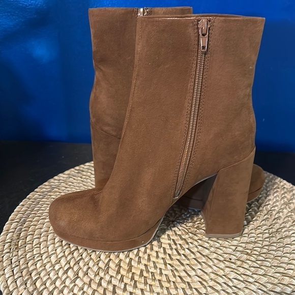 Women’s Rachel Zoe Camel Booties Size 7 - Picture 6 of 6